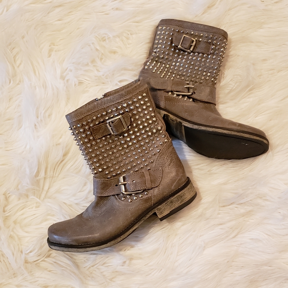 STEVE MADDEN BOOTIE - FREE SHIPPING!!